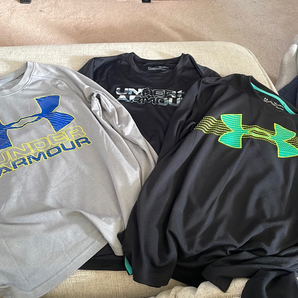 Lot of 3 Boys Youth XL Under Armour long sleeve T’s